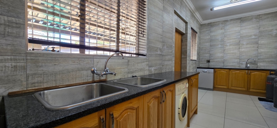 5 Bedroom Property for Sale in Stilfontein Ext 4 North West